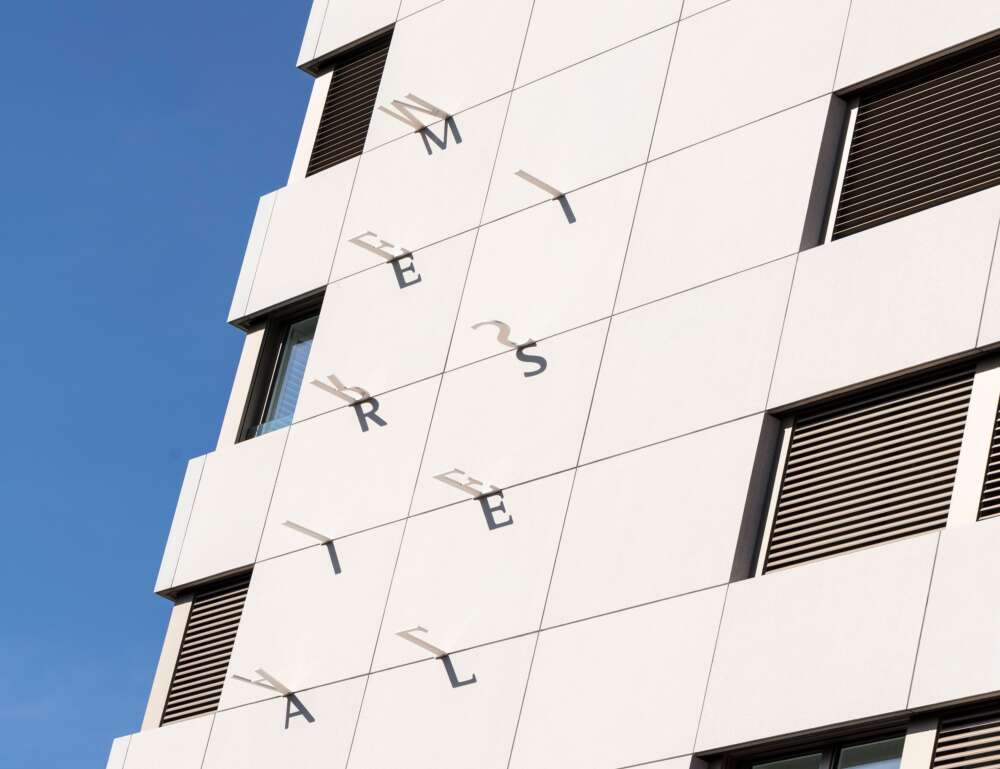 Fassade Schattenschrift