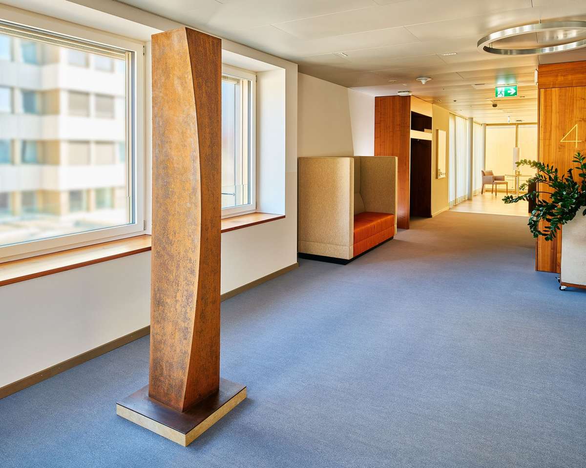 Skulptur in der Premium Gold Lounge